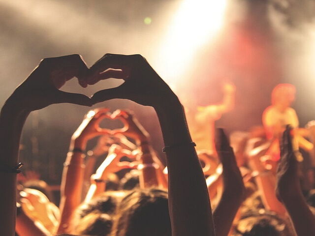 6 Amazing Summer Destinations for Young People in Greece