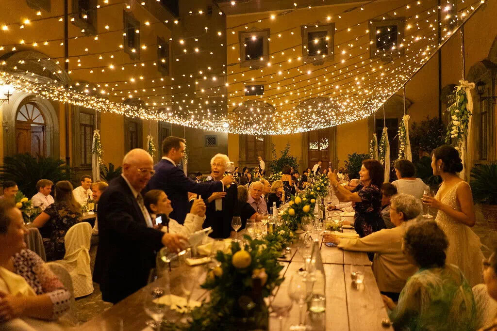 Montegufoni Slott - Borggård natt