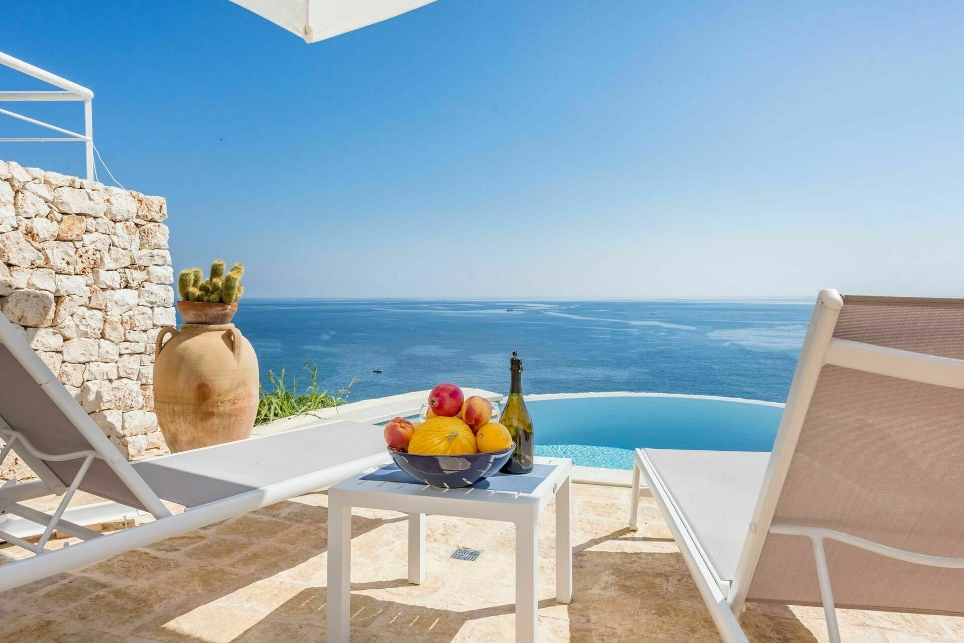 Sommerhus med pool og havsudsigt i Puglia