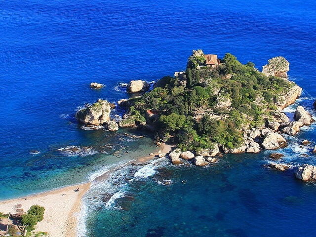 6 Charming Places to Visit in Eastern Sicily