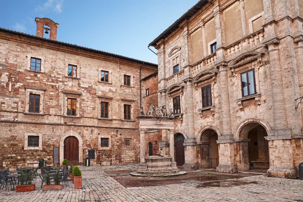 Piazza di Montepulciano Toscana