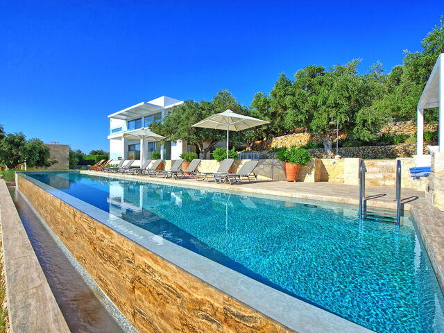 Bluewhite Villa: Luxurious Crete Retreat