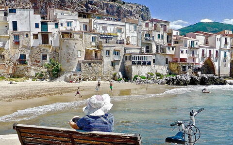 Cefalù, a Tour between Natural Beauties and Architectural Wonders
