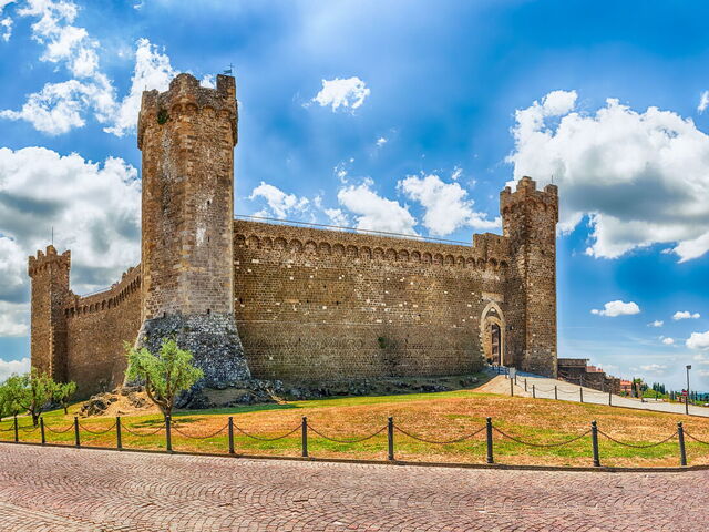 Montalcino: Brunello Wine, History and Art