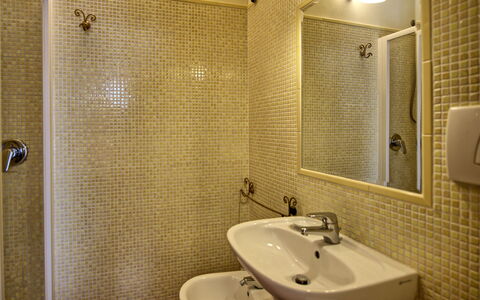 Accommodation Casa Rossa 4: Bathroom