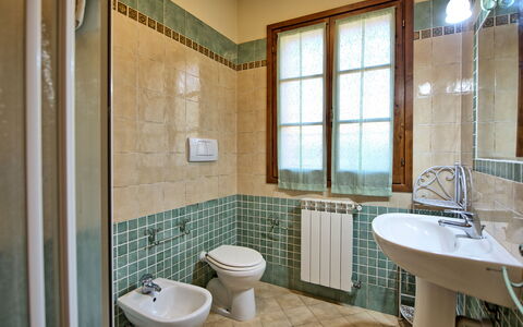 Accommodation Casa Rossa 5: Bathroom