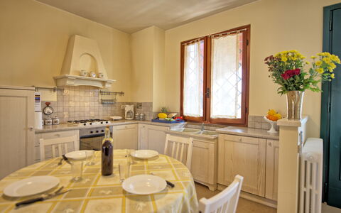 Accommodation Casa Rossa 7: Dining Room, Kitchen