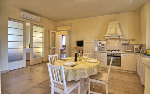 Accommodation Casa Rossa 7: Dining Room, Kitchen