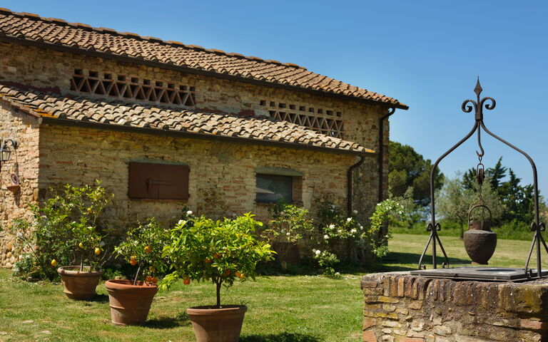 Pozzo Dei Desideri: Building Exterior, Garden, Outdoor