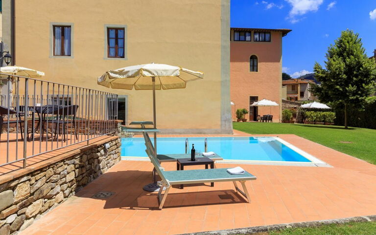 Palazzo a Greve: Outdoor, Pool