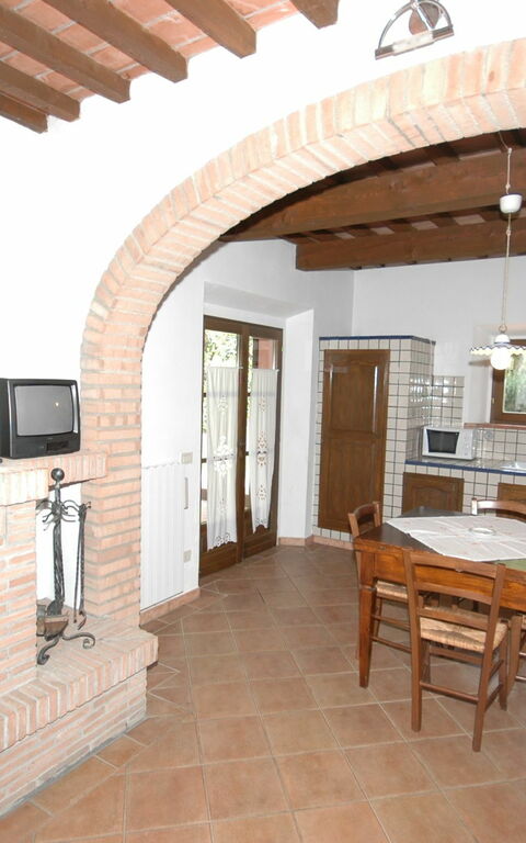 Poderino: Dining Room, Kitchen