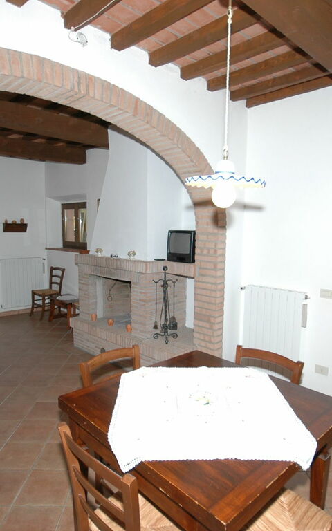 Poderino: Dining Room, Kitchen