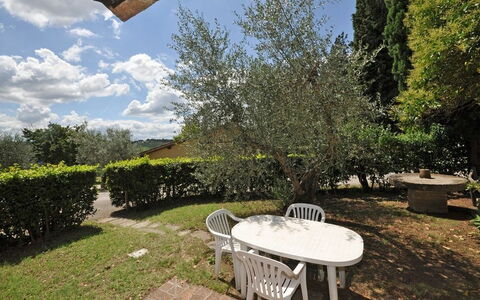 Accommodation Archi: Building Exterior, Garden