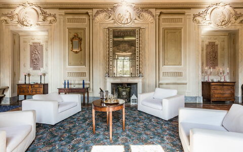 Accommodation Galleria: Dining Room, Living Room