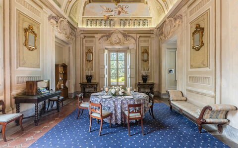 Accommodation Galleria: Dining Room, Living Room