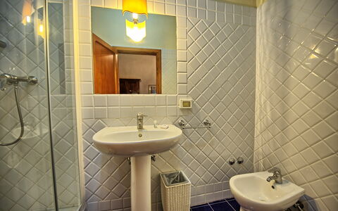 Accommodation Montegufoni 17: Bathroom