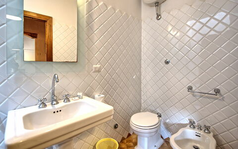 Accommodation Montegufoni 19b: Bathroom