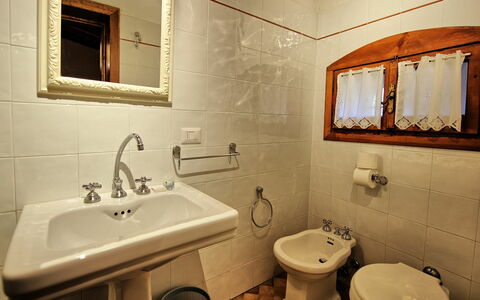 Accommodation Montegufoni 19b: Bathroom