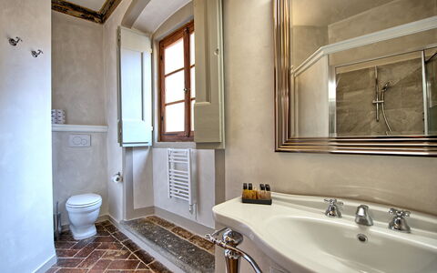 Accommodation Cupola: Bathroom