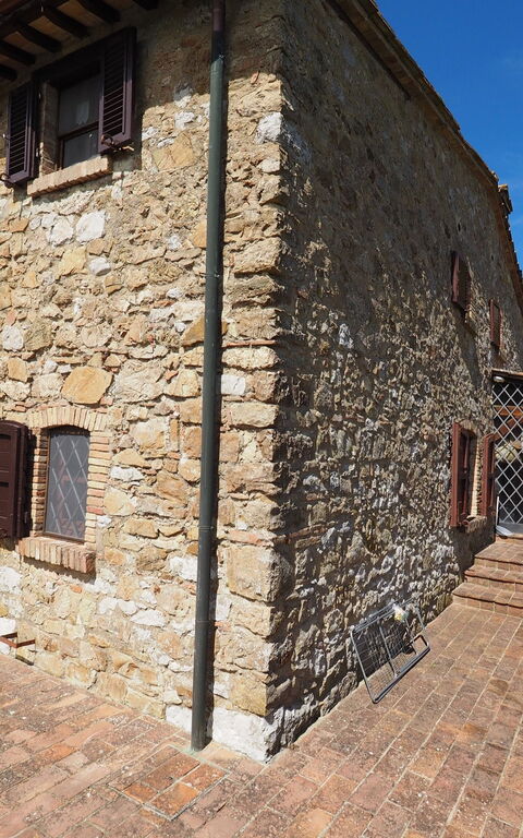 Cornocchio: Building Exterior