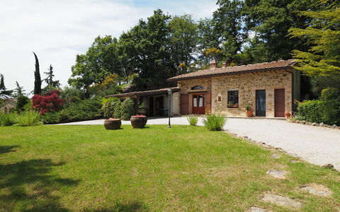 Accommodation Cornocchio 4: Building Exterior, Garden