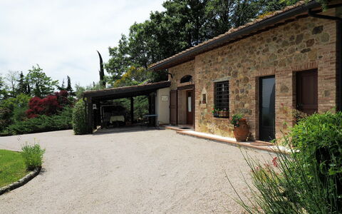 Accommodation Cornocchio 4: Building Exterior, Garden