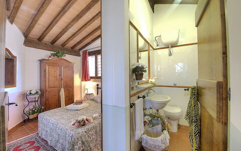 Accommodation Montelopio 6: Bathroom, Bedroom