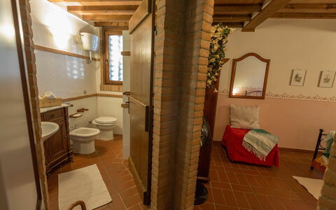 Accommodation Montelopio 6: Bathroom, Bedroom