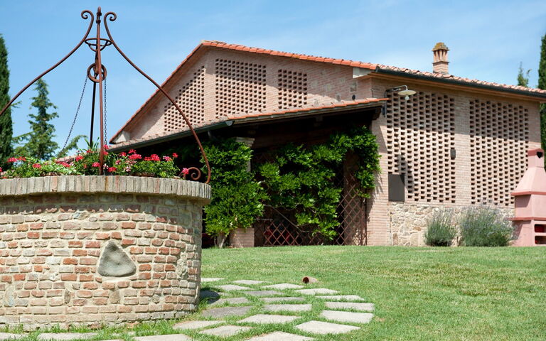 Montelopio: Building Exterior, Garden