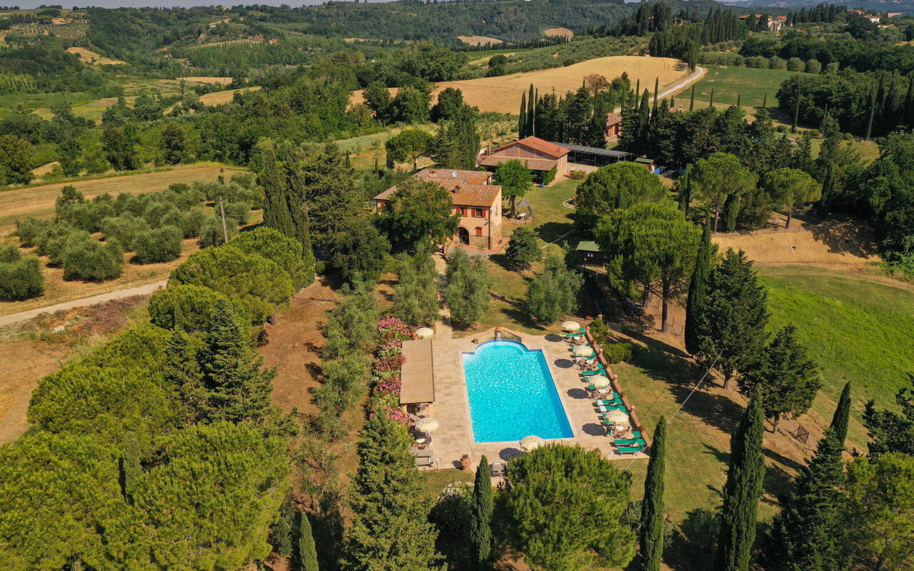 Montelopio: Pool, Scenic View