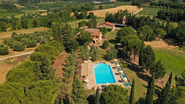 Montelopio: Pool, Scenic View