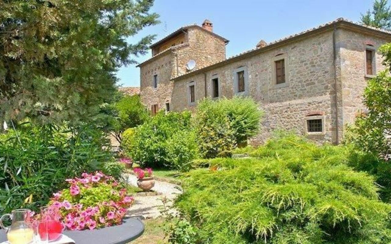 San Pietro: Building Exterior, Garden
