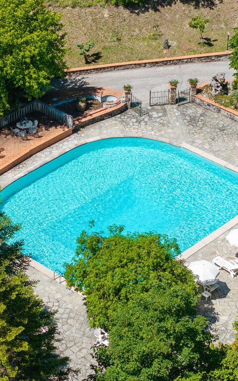 Villa Contessa: Pool, Scenic View
