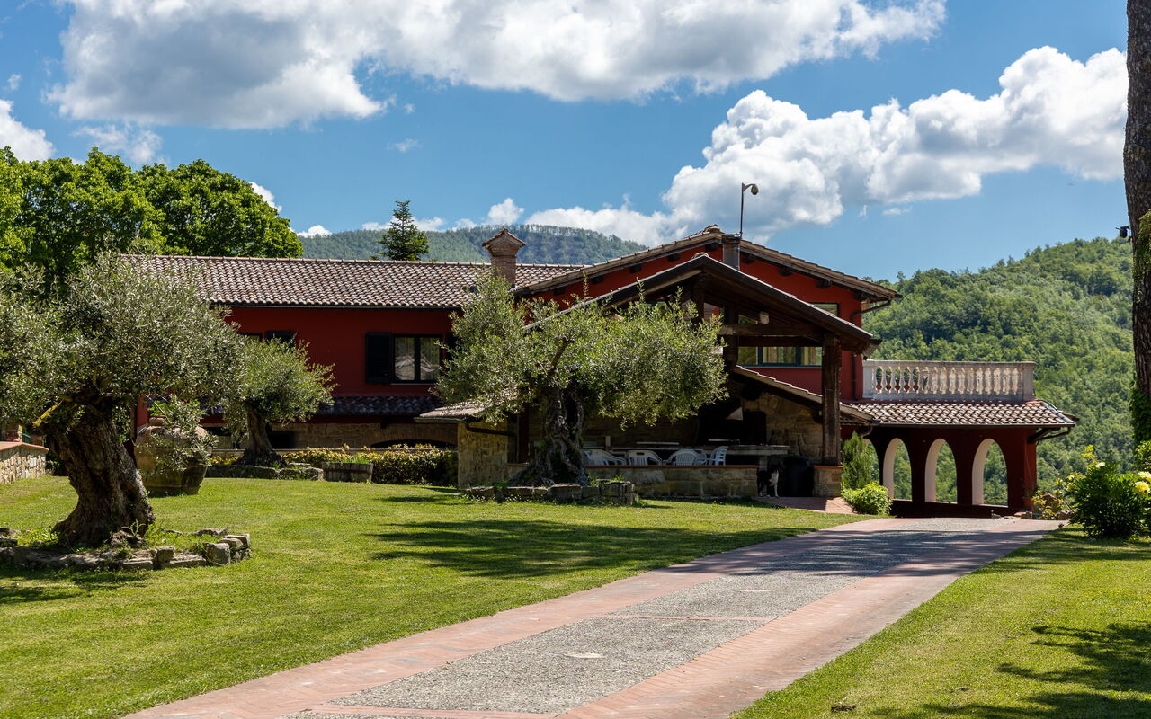 Villa Contessa: Building Exterior, Garden, Outdoor