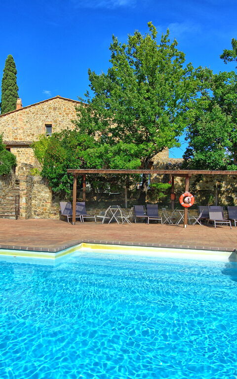 Brunello: Building Exterior, Outdoor, Pool