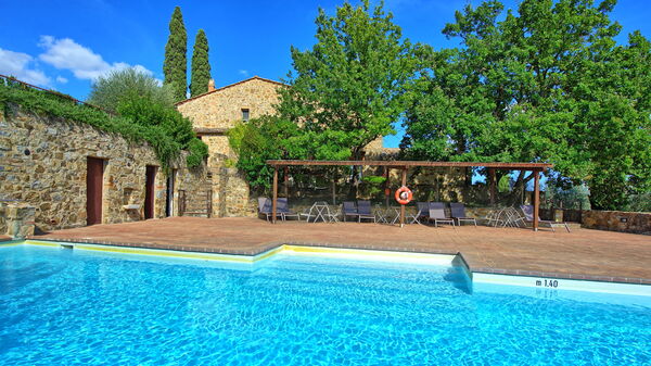 Brunello: Building Exterior, Outdoor, Pool