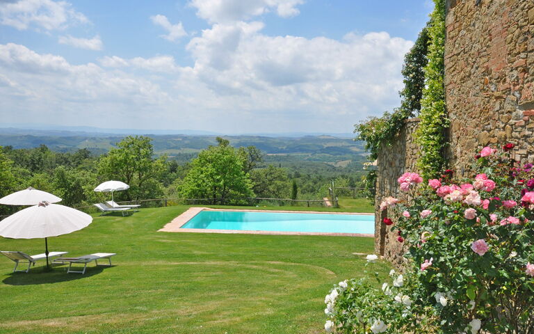 Podere Orietta: Building Exterior, Garden, Pool
