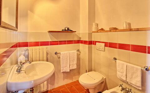 Accommodation Le Fonti 5: Bathroom