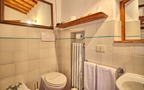Accommodation Le Fonti 13: Bathroom