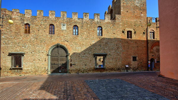 Certaldo: Building Exterior, Main Entrance