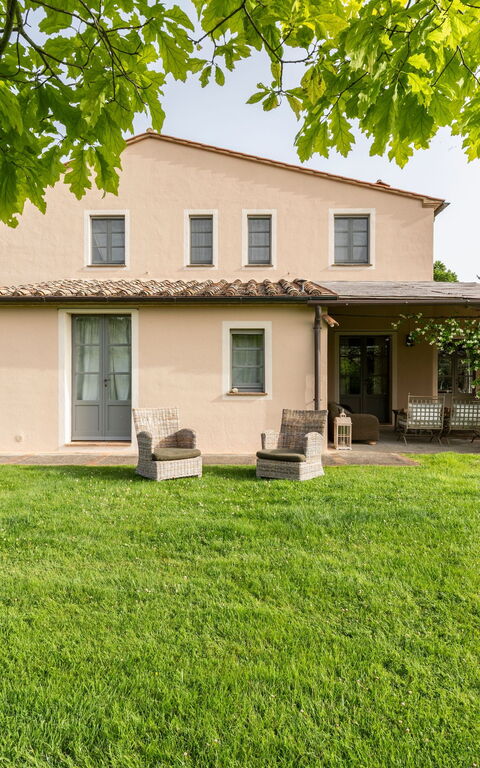 Villa Danilo: Balcony / Terrace / Patio, Building Exterior, Garden, Outdoor