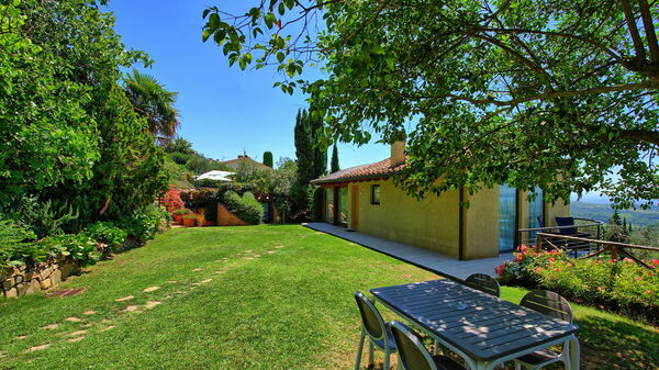 Casa Lucia: Garden, Outdoor