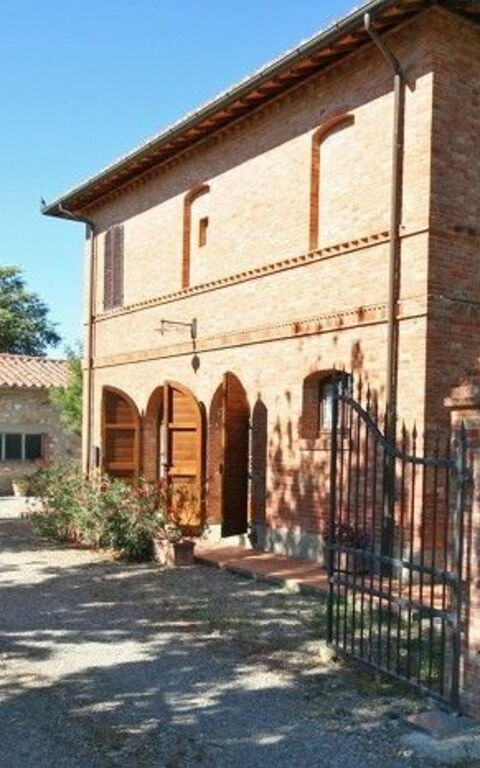 Pienza: Building Exterior