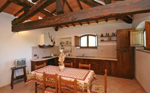 Accommodation Pienza b: Dining Room, Kitchen, Living Room