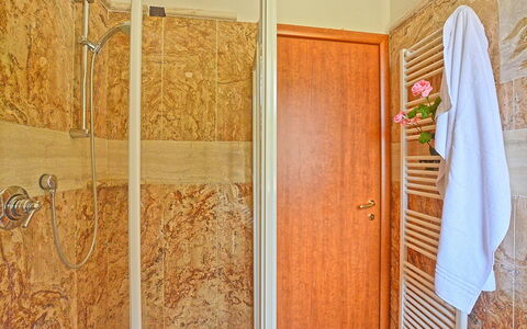 Accommodation Dependance 1: Bathroom