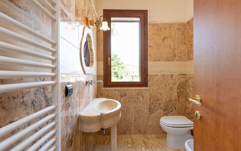 Accommodation Dependance 1: Bathroom