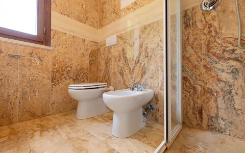 Accommodation Dependance 1: Bathroom