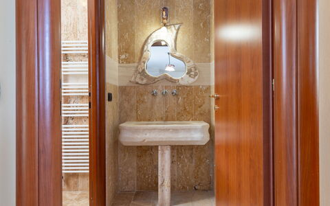 Accommodation Dependance 2: Bathroom, Room Detail