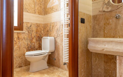 Accommodation Dependance 2: Bathroom, Room Detail