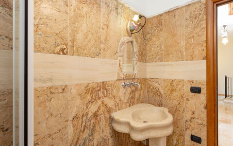 Accommodation Dependance 2: Bathroom, Room Detail